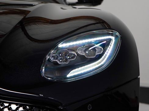Used 2022 Aston Martin DBS Superleggera Volante RWD image 14