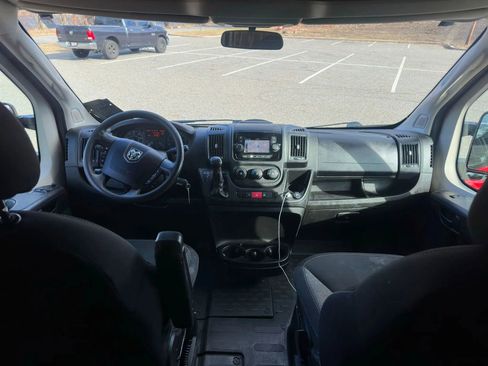 Used 2018 RAM ProMaster 2500 w/ Interior Convenience Group FWD image 6