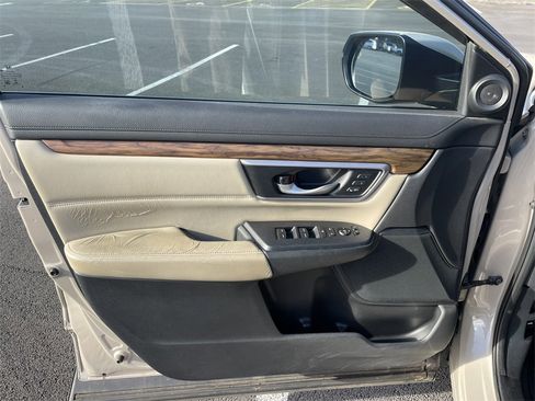 Used 2017 Honda CR-V Touring image 11