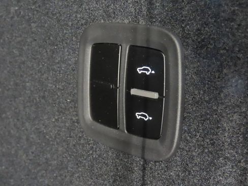 Certified 2024 Porsche Macan 4 Electric AWD/4WD image 47