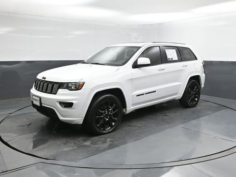 Used 2020 Jeep Grand Cherokee Altitude AWD/4WD image 30