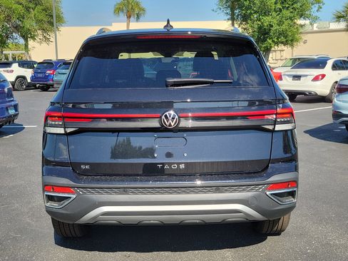 New 2026 Volkswagen Taos SE FWD image 29