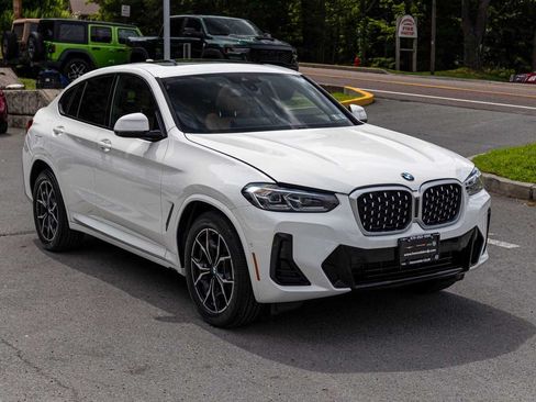 Used 2024 BMW X4 xDrive30i w/ Premium Package AWD/4WD image 3