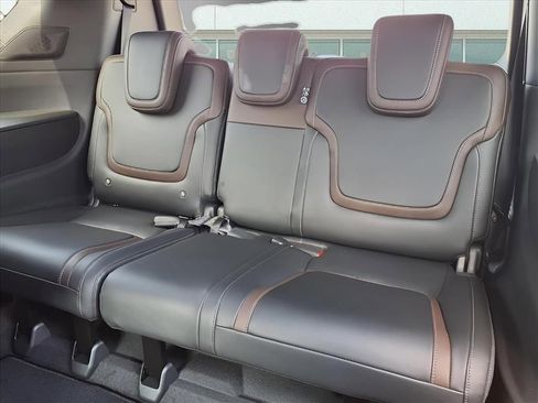 New 2026 Nissan Armada SL w/ Captain's Chari Seat Package image 10