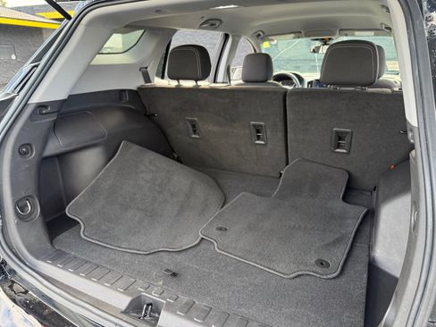 Used 2022 GMC Terrain SLE w/ Driver Convenience Package image 18