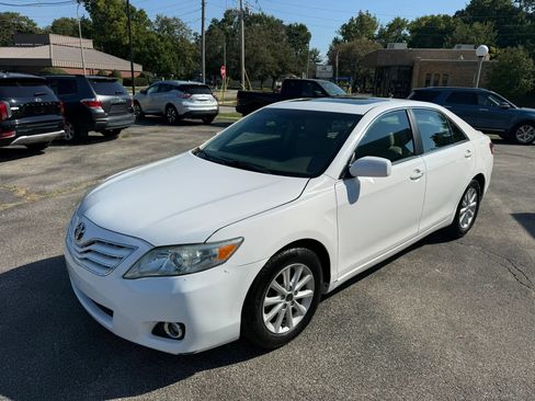 Used 2011 Toyota Camry XLE w/ XLE Extra-Value Pkg #2 FWD image 1