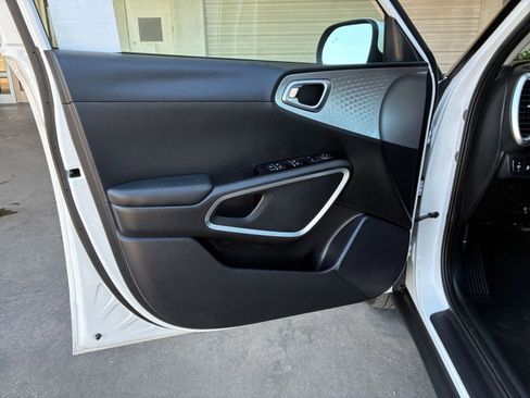 Used 2025 Kia Soul LX w/ LX Technology Package image 18