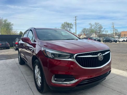 Used 2018 Buick Enclave Essence image 3