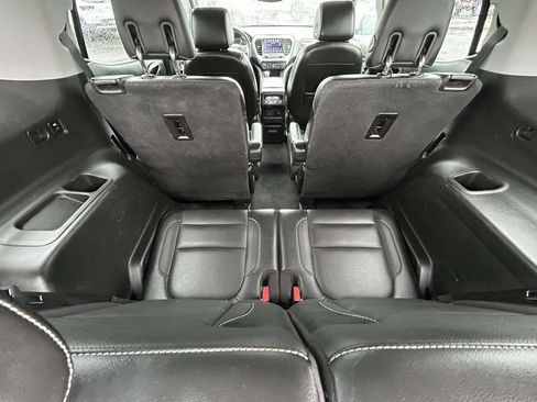 Used 2018 GMC Acadia SLT FWD image 16