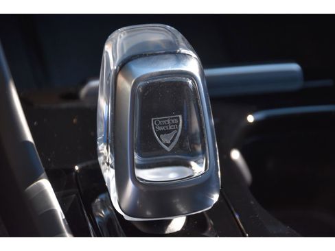 Certified 2025 Volvo XC40 B5 Plus w/ Protection Package Premier image 36