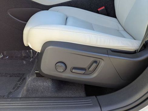 Used 2026 Volvo XC40 B5 Plus w/ Protection Package Premier AWD/4WD image 22