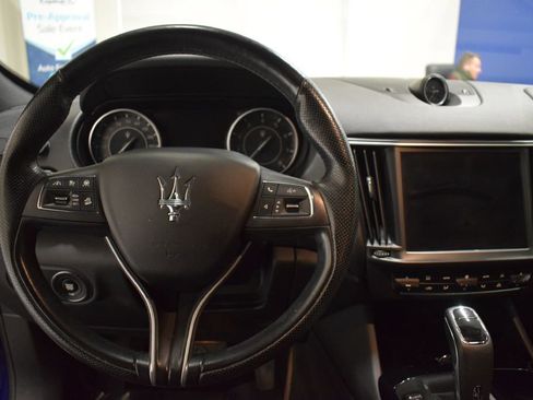 Used 2021 Maserati Levante image 9