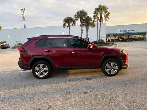 Used 2021 Toyota RAV4 Limited AWD/4WD image 4