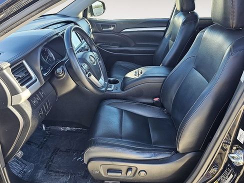 Used 2017 Toyota Highlander XLE FWD image 28