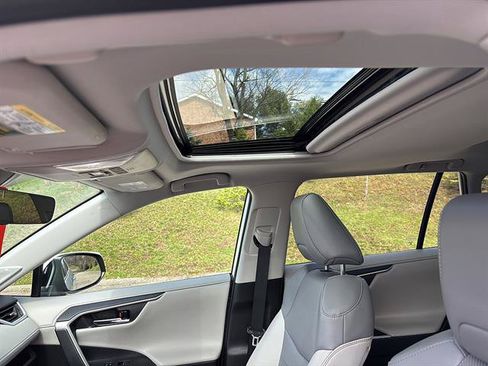 Used 2022 Toyota RAV4 Limited AWD/4WD image 15
