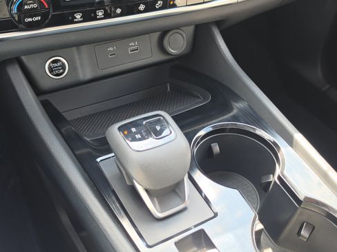 Used 2023 Nissan Rogue SV FWD image 20