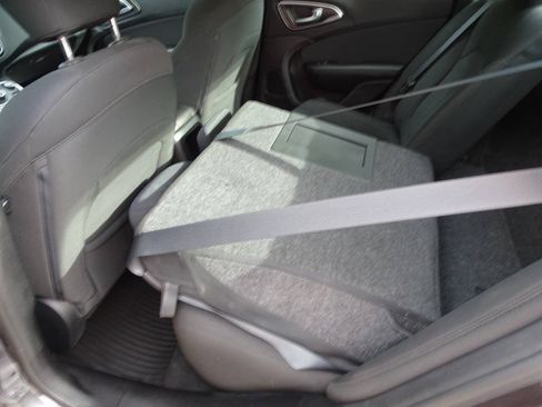 Used 2016 Chrysler 200 Limited FWD image 28