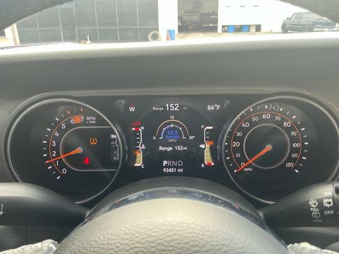 Used 2019 Jeep Wrangler Unlimited Sahara AWD/4WD image 19