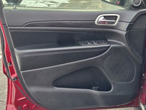 Used 2021 Jeep Grand Cherokee Laredo image 17