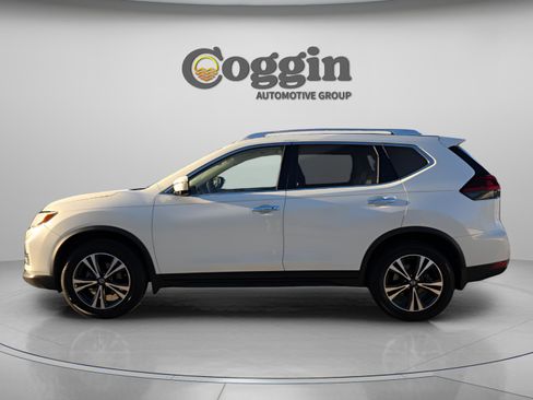 Used 2020 Nissan Rogue SV w/ Premium Package image 2