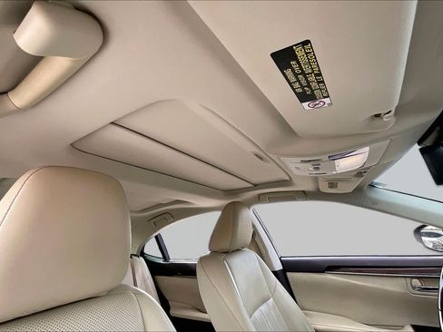 Used 2016 Lexus ES 350 w/ Ultra Luxury Package FWD image 12
