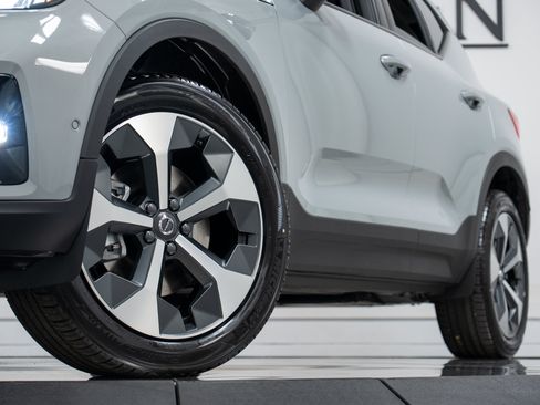 New 2026 Volvo XC40 B5 Plus w/ Protection Package Premier AWD/4WD image 27