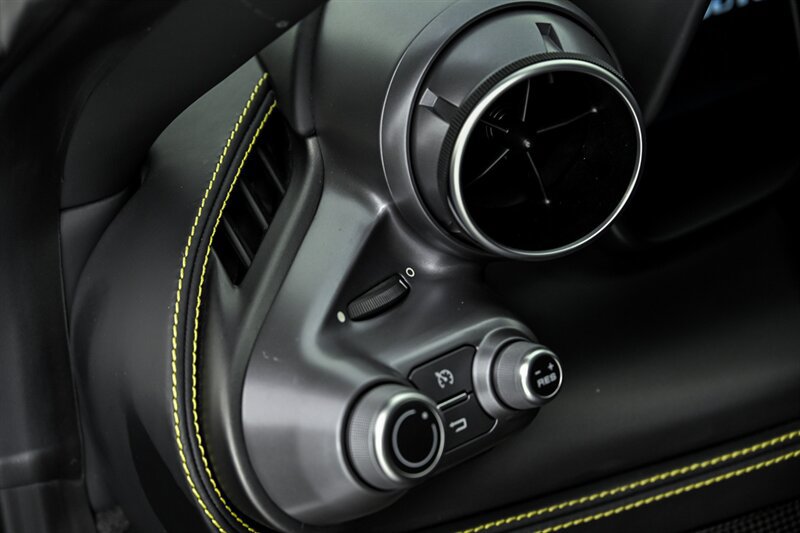Used 2020 Ferrari F8 Tributo RWD image 39