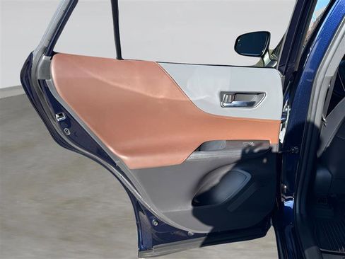 Used 2021 Toyota Venza Limited image 29