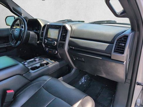 Used 2018 Ford Expedition XLT w/ Equipment Group 202A AWD/4WD image 22