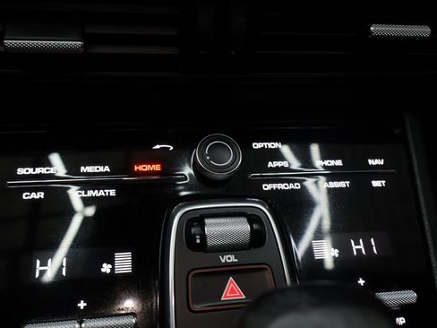 Used 2021 Porsche Cayenne image 24