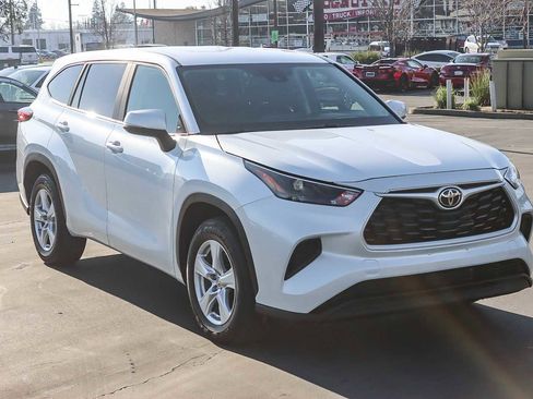 Used 2023 Toyota Highlander L image 5