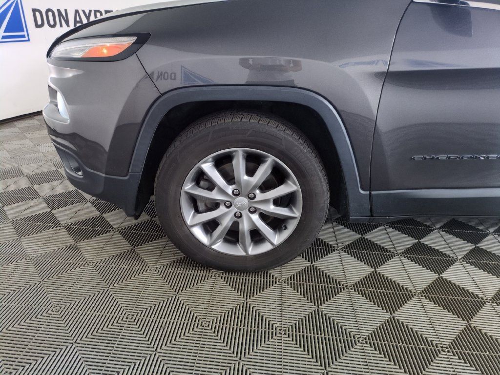 Used 2018 Jeep Cherokee Limited AWD/4WD image 31