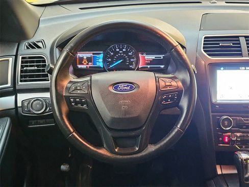 Used 2017 Ford Explorer XLT w/ Equipment Group 202A image 17