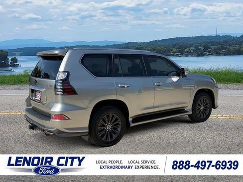 Used 2023 Lexus GX 460 Luxury w/ Sport Design Package AWD/4WD image 3