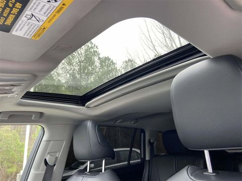 Used 2025 Toyota Highlander XLE image 14