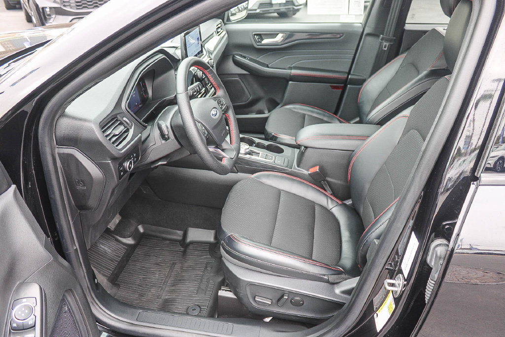 Certified 2025 Ford Escape ST-Line Select AWD/4WD image 20