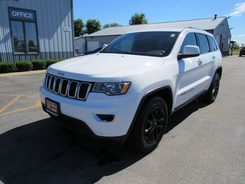 Used 2021 Jeep Grand Cherokee Laredo AWD/4WD image 1