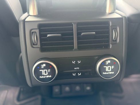 Used 2021 Land Rover Discovery HSE R-Dynamic AWD/4WD image 18