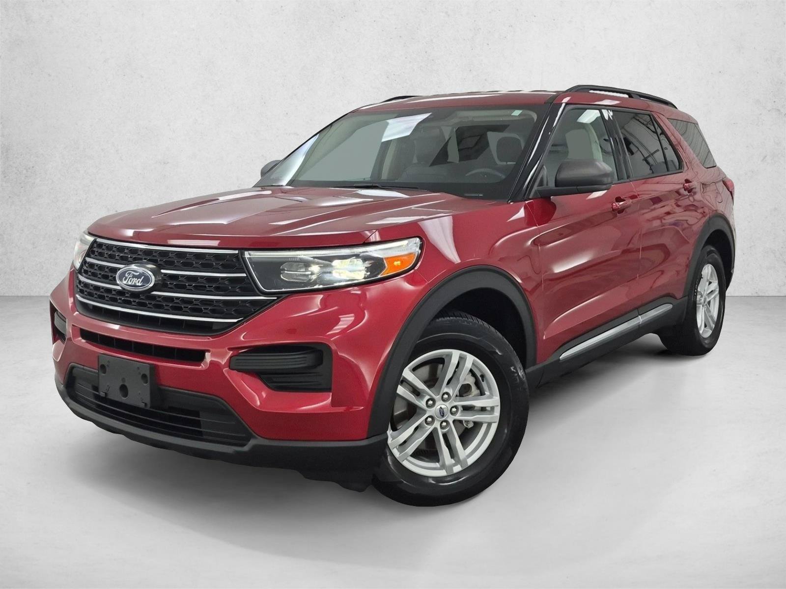 Used 2023 Ford Explorer XLT RWD image 2