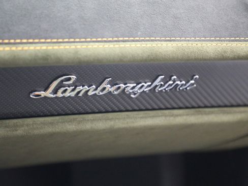 Used 2024 Lamborghini Huracan Sterrato image 24