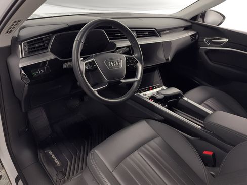 Used 2024 Audi Q8 e-tron Premium Plus image 4