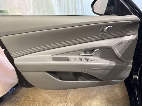 Used 2025 Hyundai Elantra SEL FWD image 22