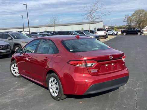 Used 2025 Toyota Corolla LE image 2