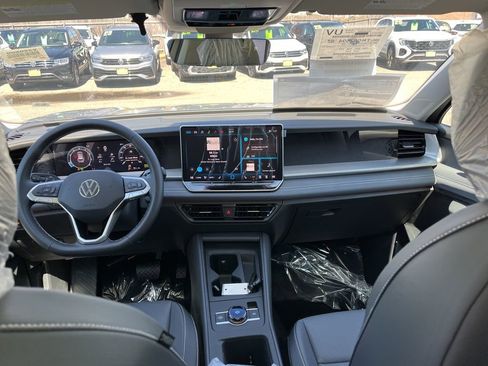 New 2026 Volkswagen Tiguan SE image 21