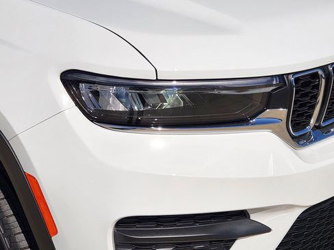 New 2026 Jeep Grand Cherokee Laredo image 6