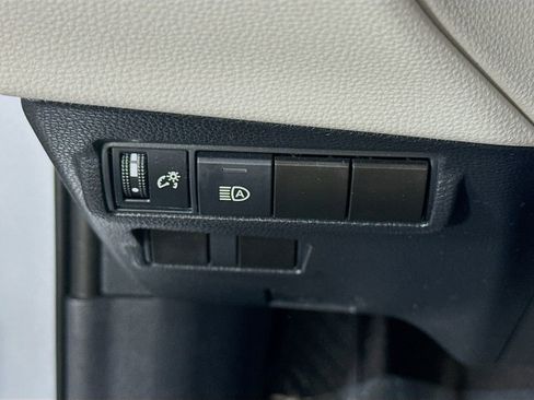 Certified 2022 Toyota Corolla Cross LE AWD/4WD image 18