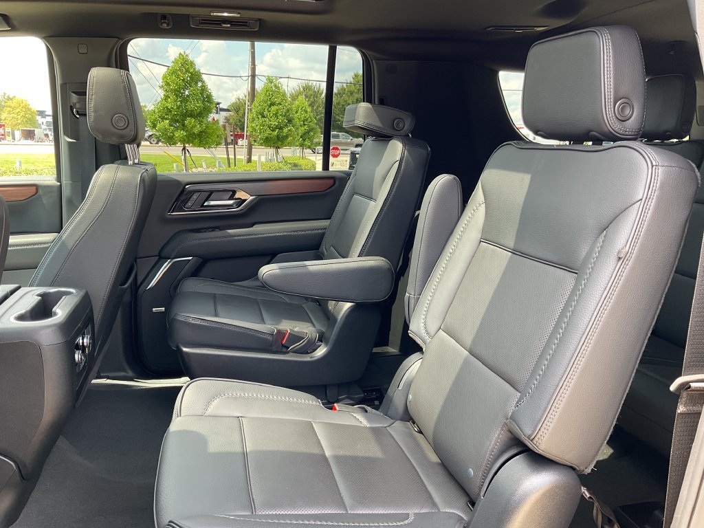 Used 2025 GMC Yukon XL Denali w/ Sun & Power Step Package AWD/4WD image 16