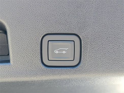 New 2026 Chevrolet Traverse LT image 12