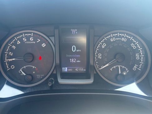 Used 2019 Toyota Tacoma TRD Off-Road w/ Technology Package AWD/4WD image 5