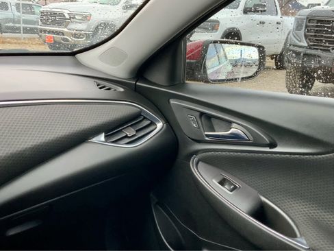 Used 2017 Chevrolet Malibu LT image 35